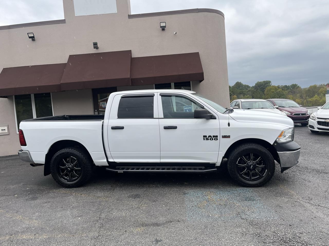 RAM 1500 SLT Crew Cab 4WD SWB 2015