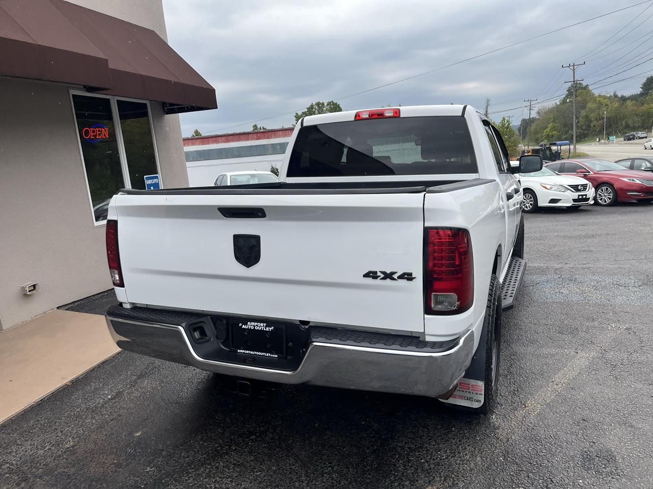 RAM 1500 SLT Crew Cab 4WD SWB 2015