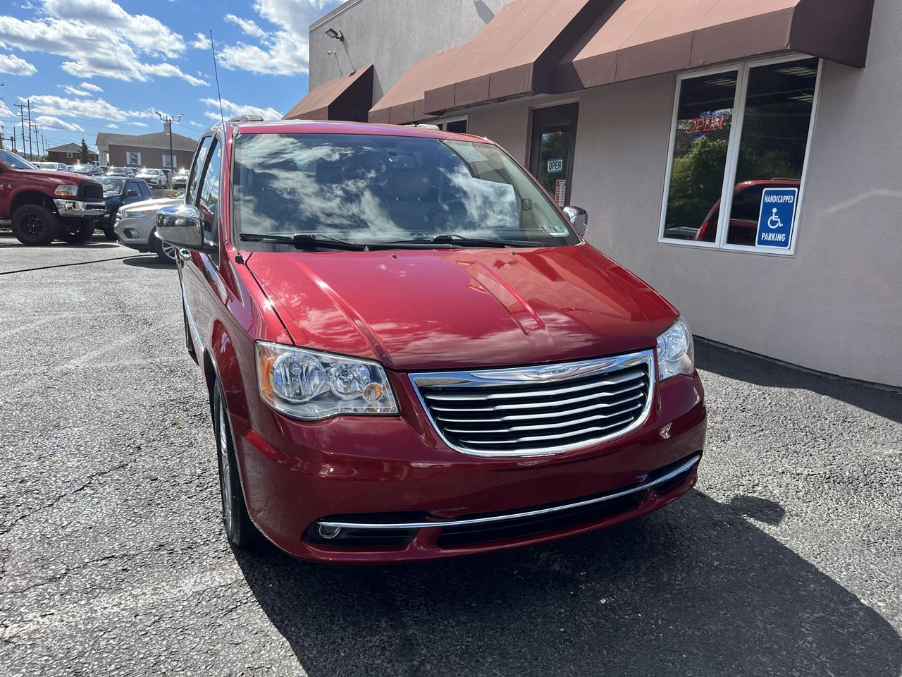 Chrysler Town & Country Touring-L 2013