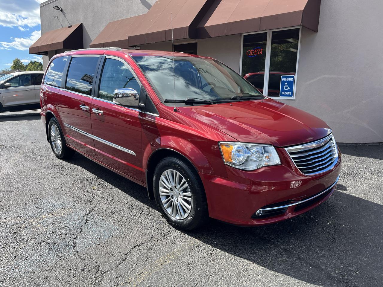 Chrysler Town & Country Touring-L 2013