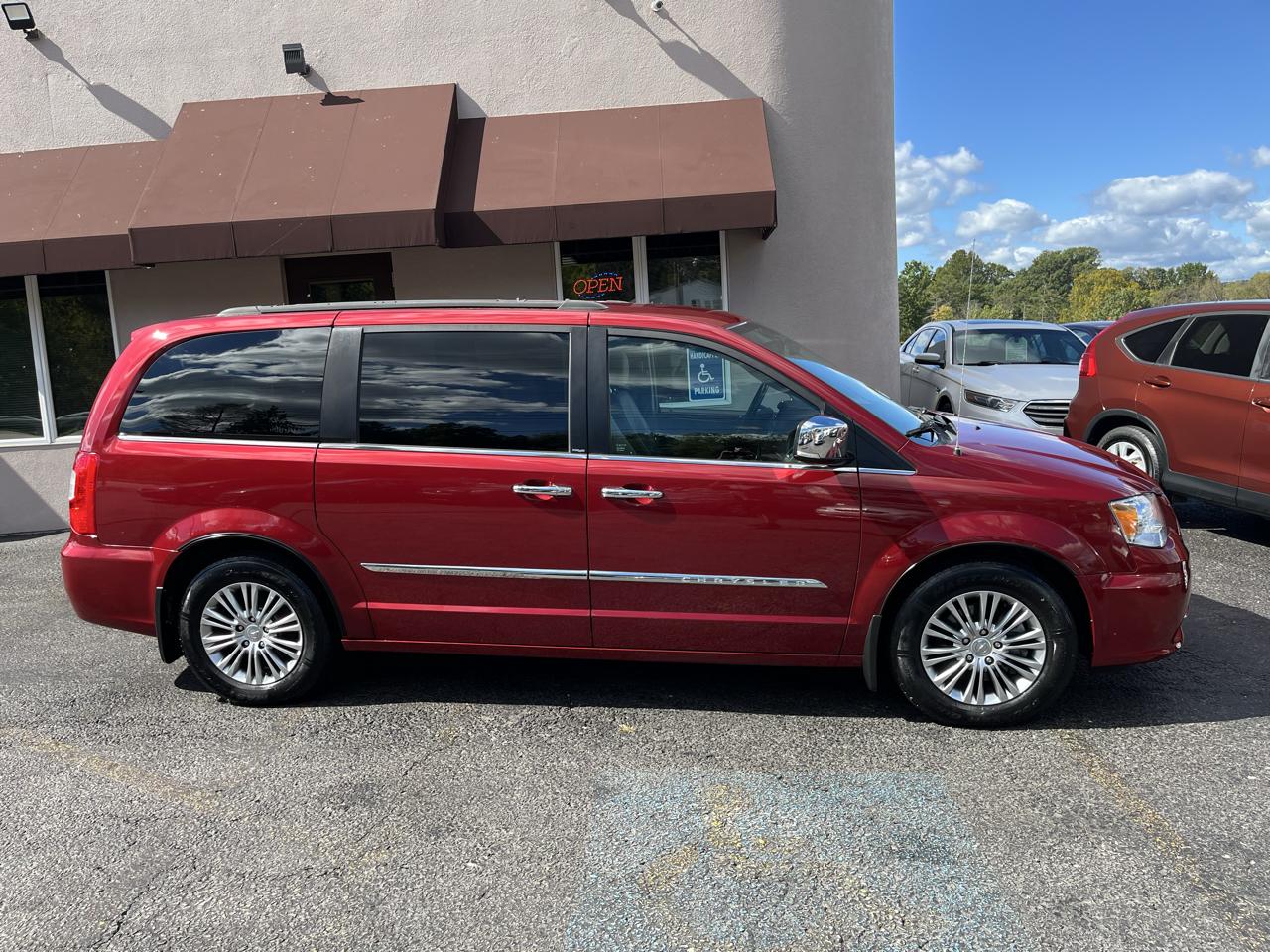 Chrysler Town & Country Touring-L 2013