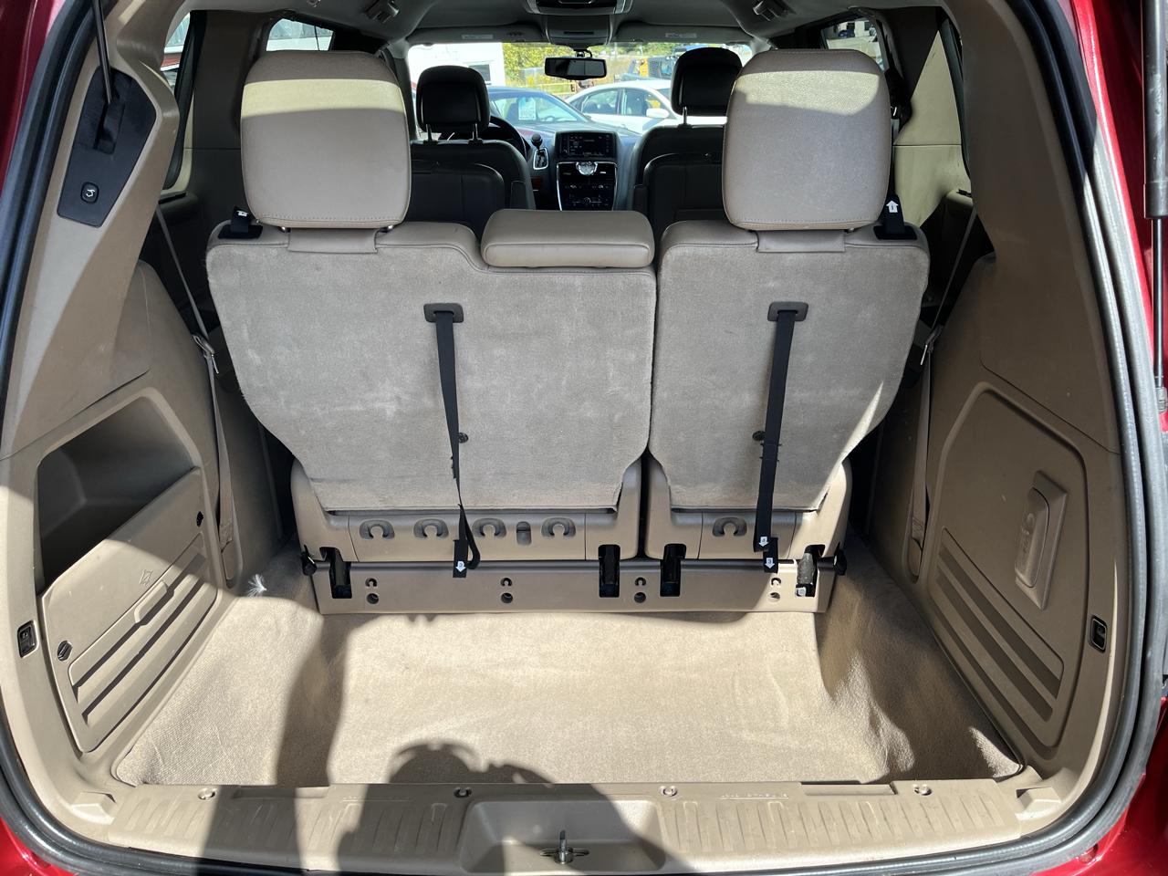 Chrysler Town & Country Touring-L 2013