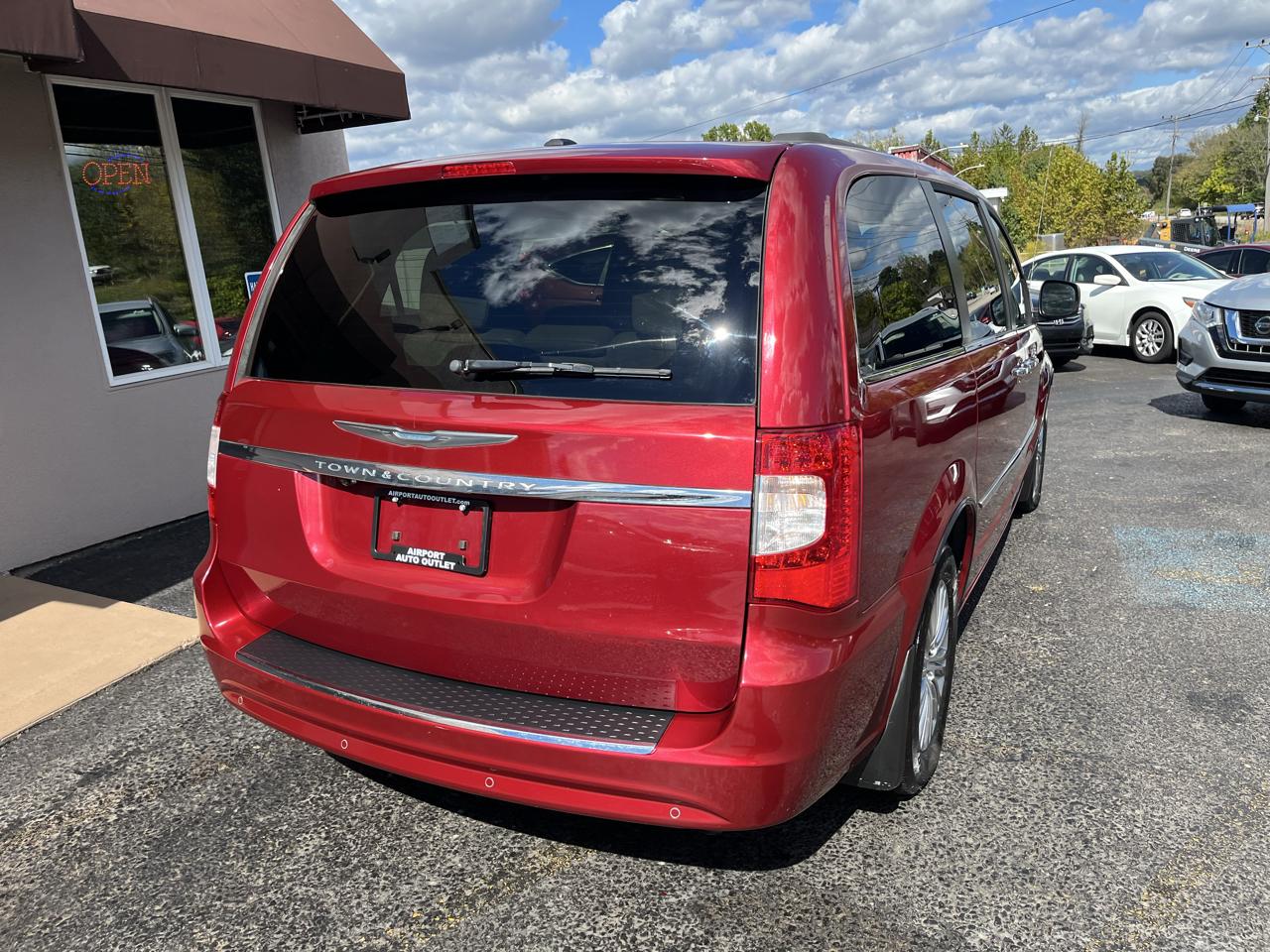 Chrysler Town & Country Touring-L 2013