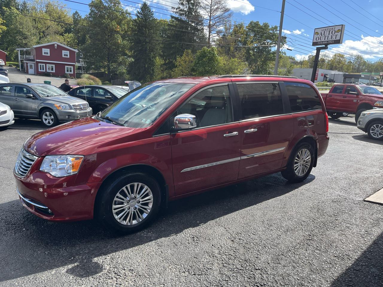 Chrysler Town & Country Touring-L 2013
