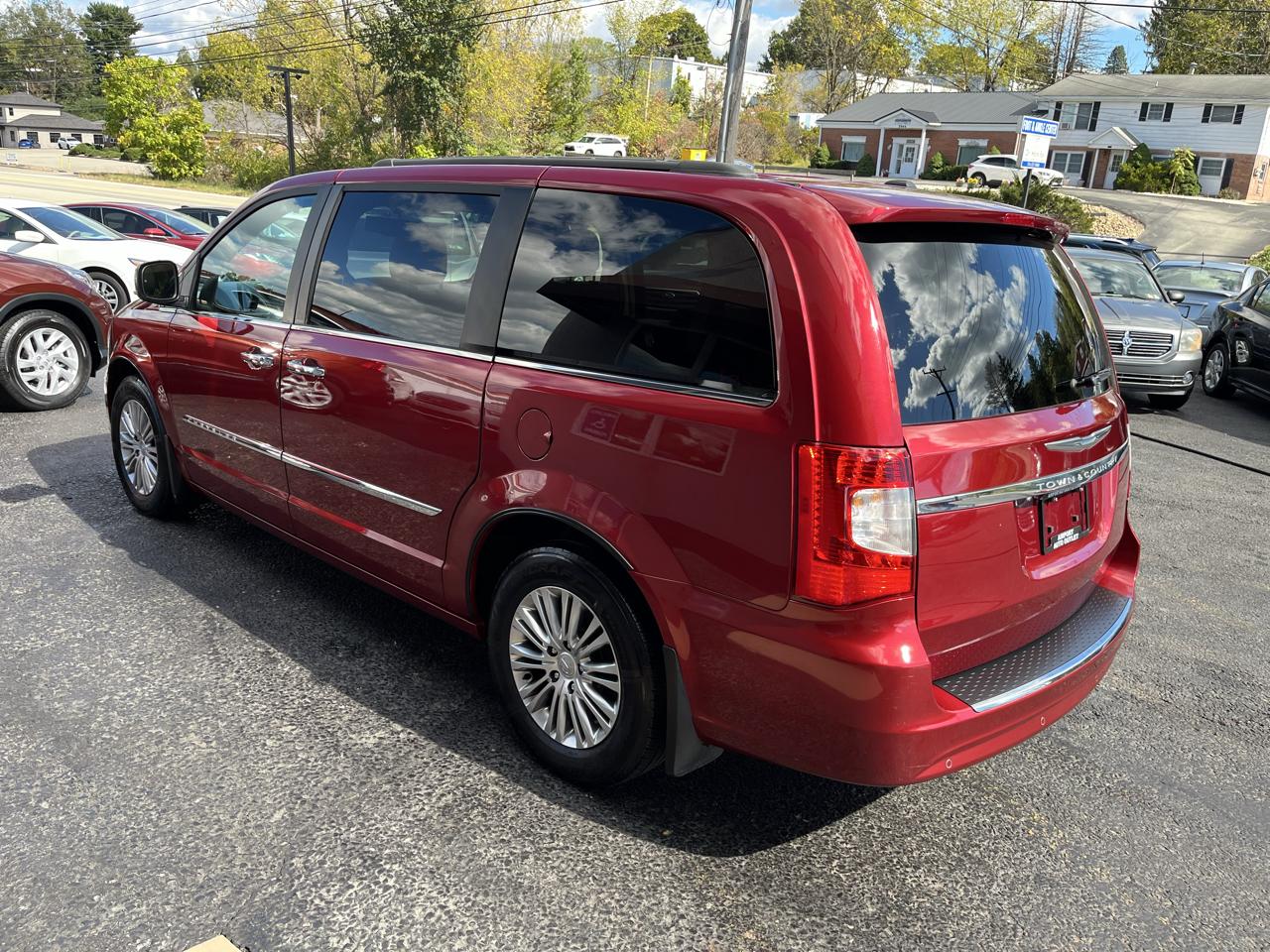 Chrysler Town & Country Touring-L 2013