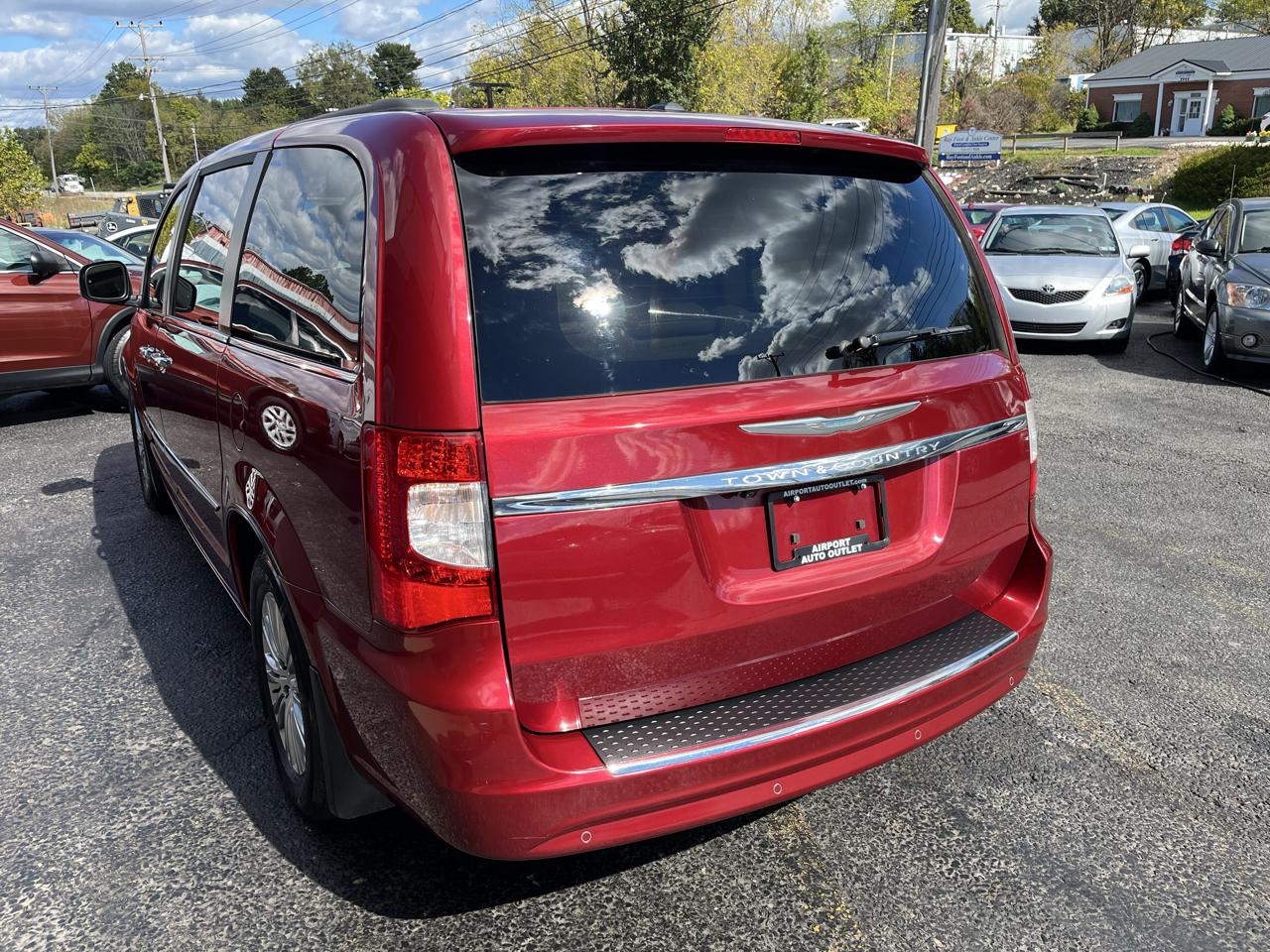 Chrysler Town & Country Touring-L 2013