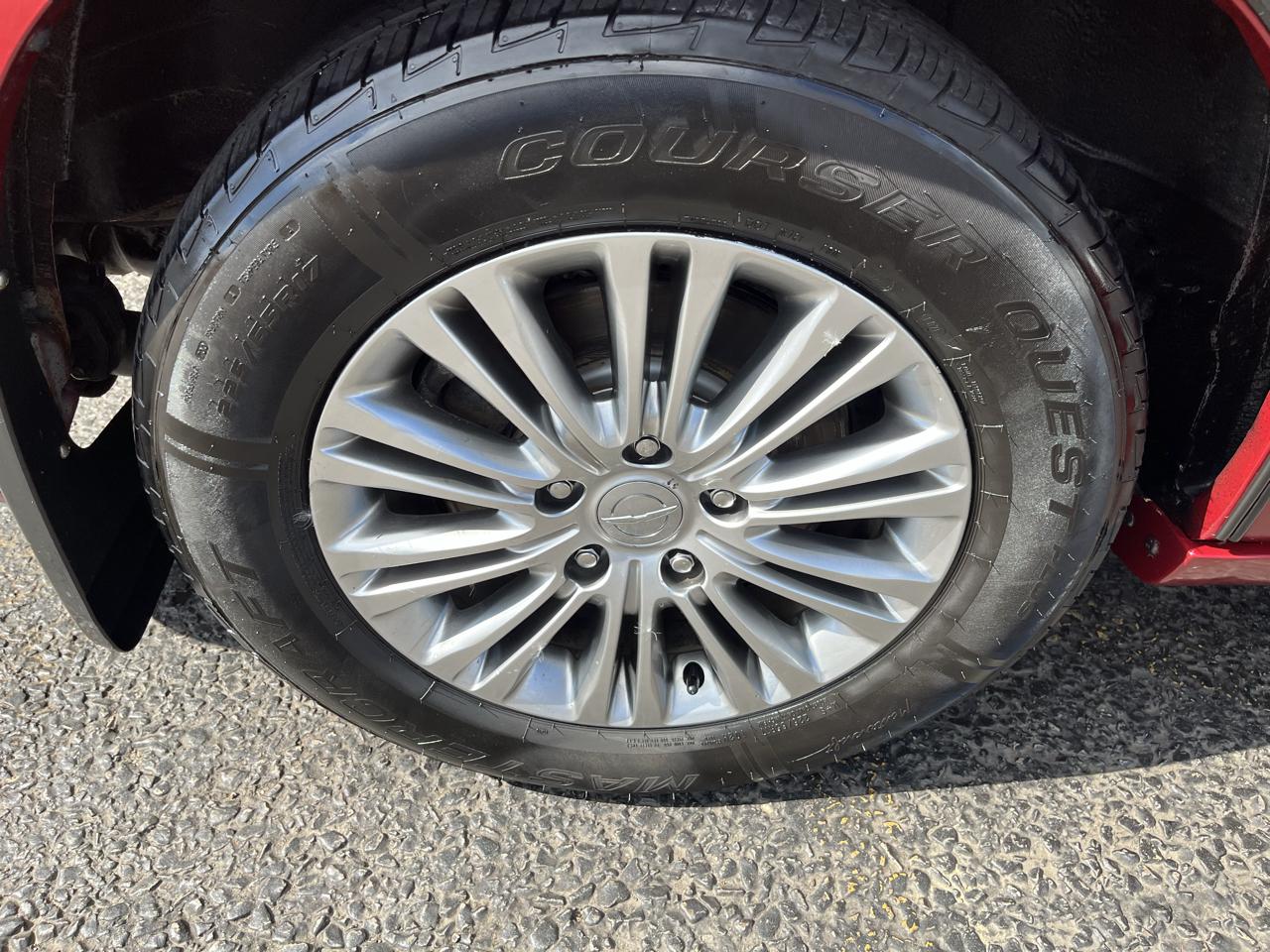 Chrysler Town & Country Touring-L 2013