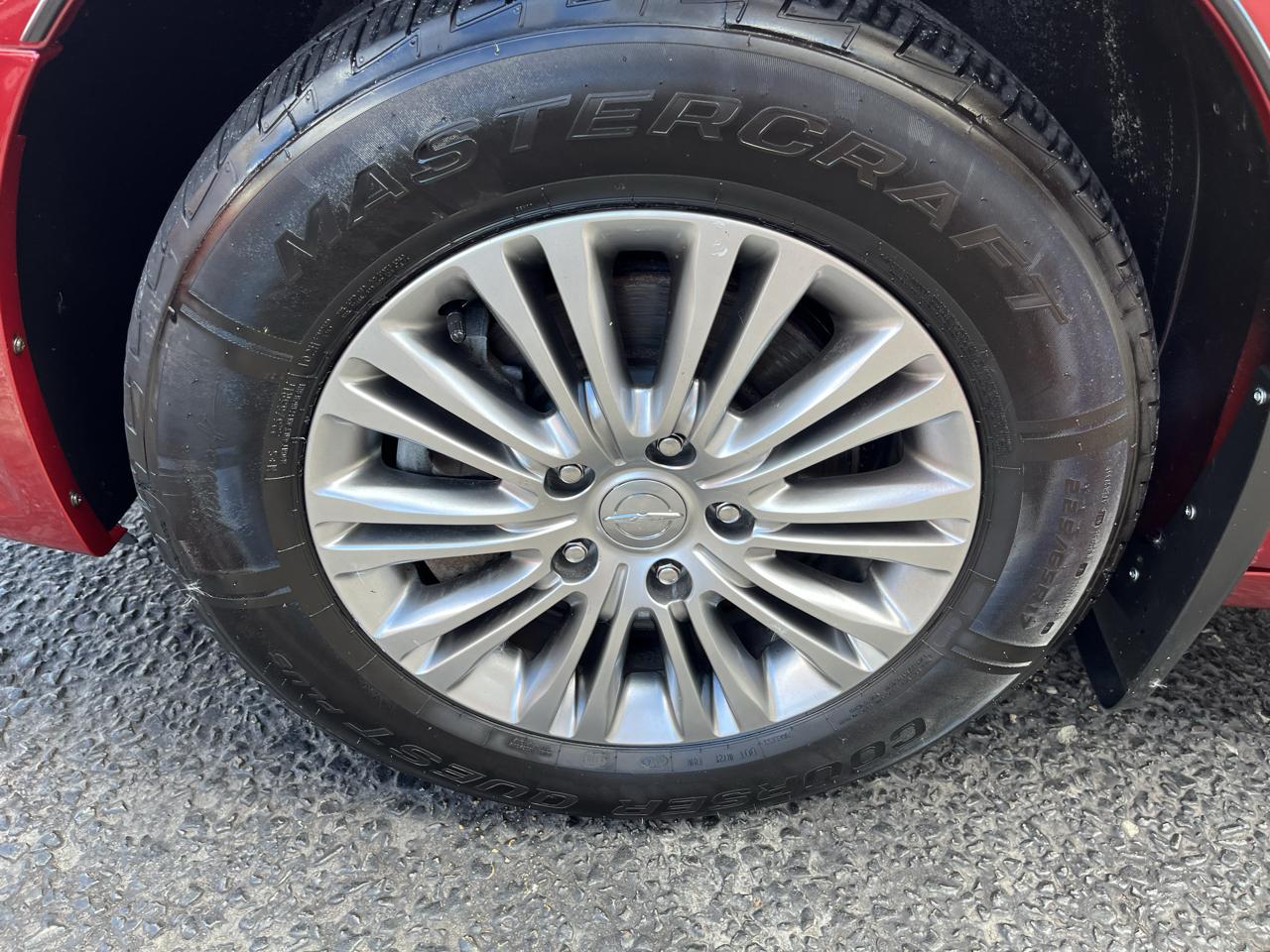 Chrysler Town & Country Touring-L 2013