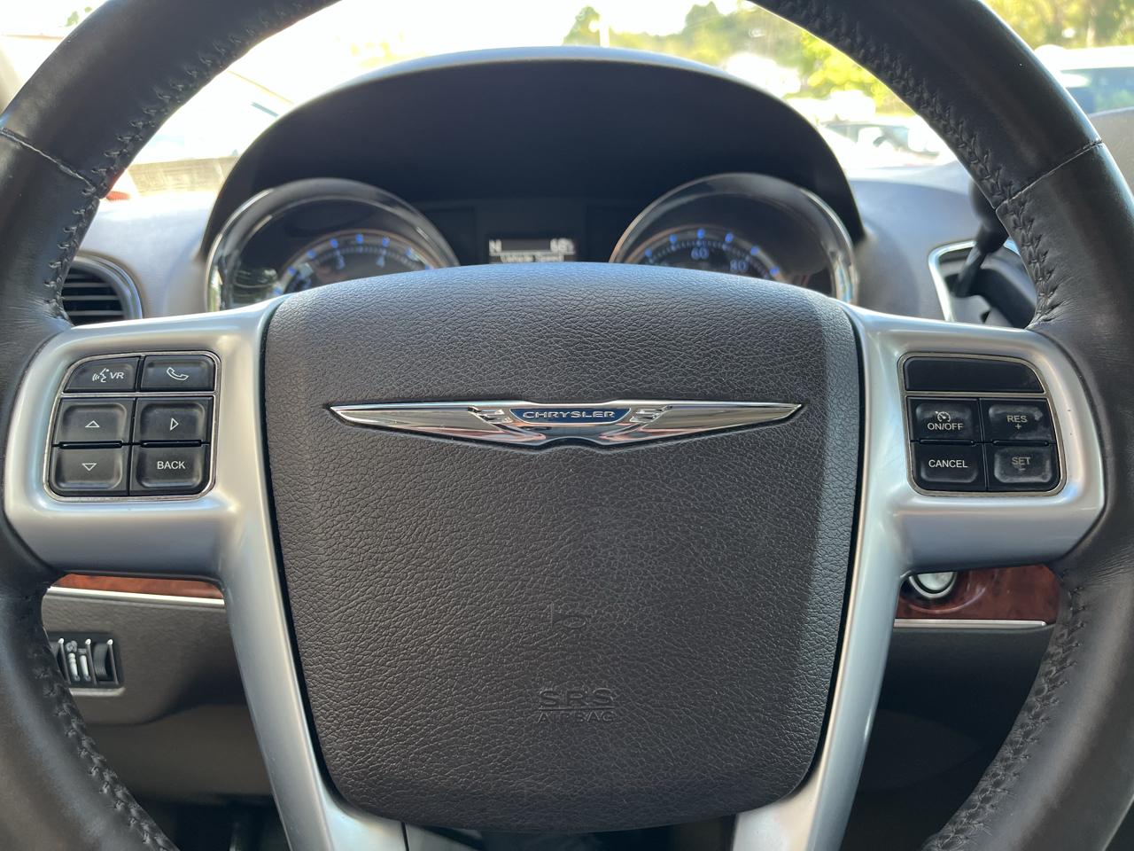 Chrysler Town & Country Touring-L 2013
