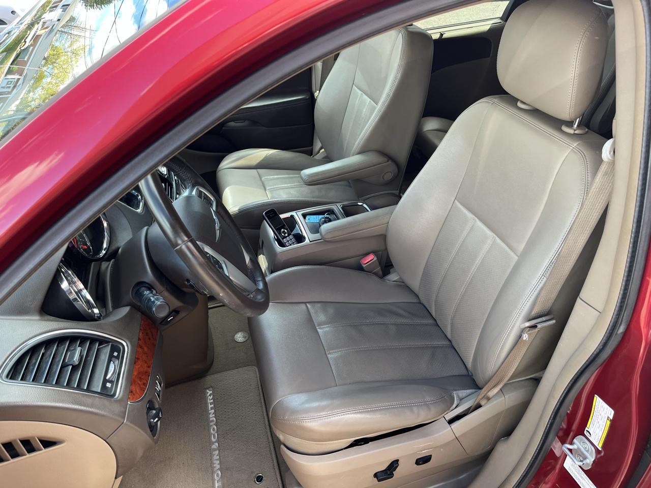 Chrysler Town & Country Touring-L 2013