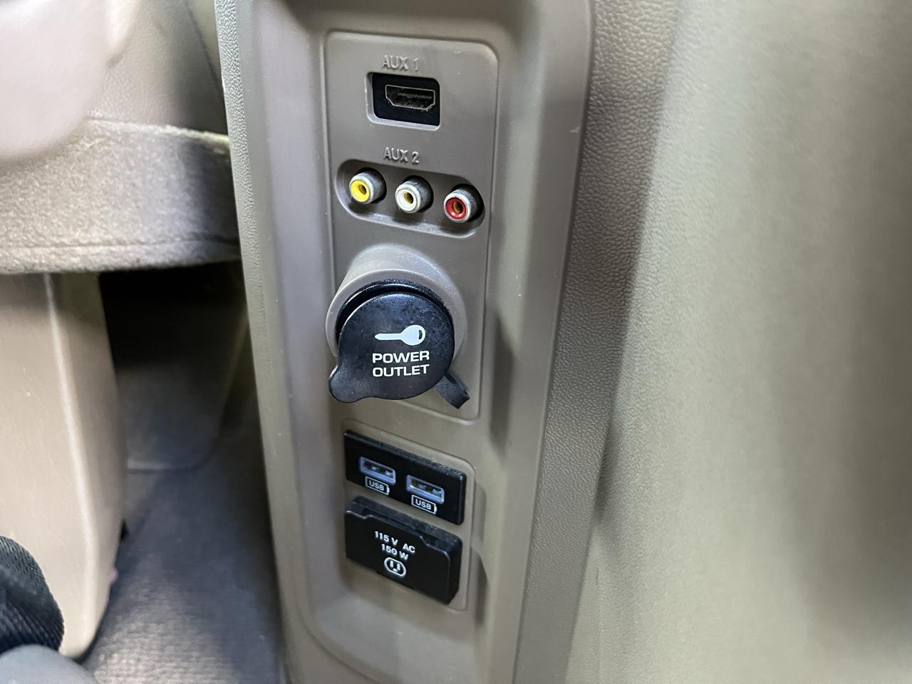 Chrysler Town & Country Touring-L 2013