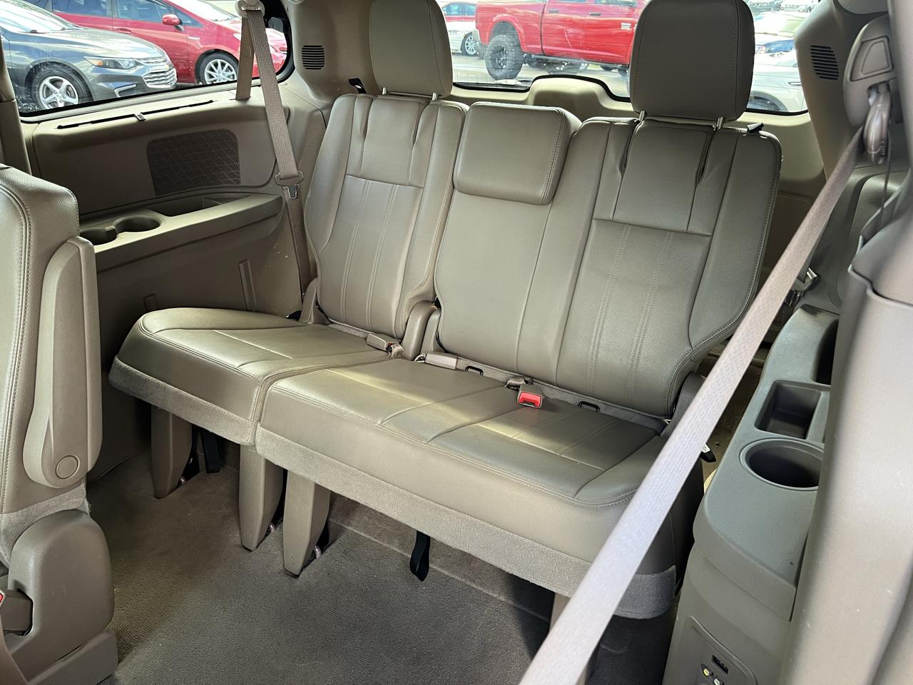 Chrysler Town & Country Touring-L 2013