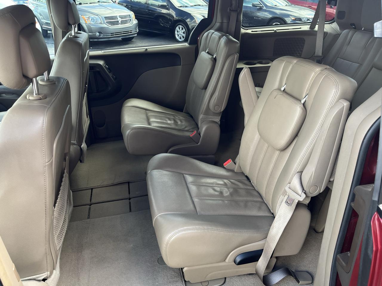 Chrysler Town & Country Touring-L 2013