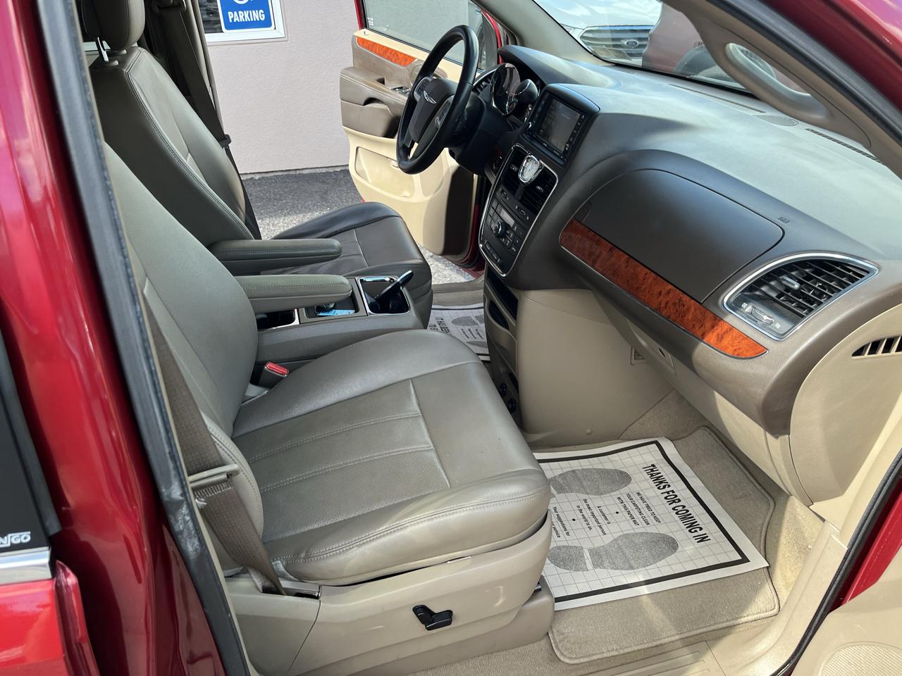 Chrysler Town & Country Touring-L 2013