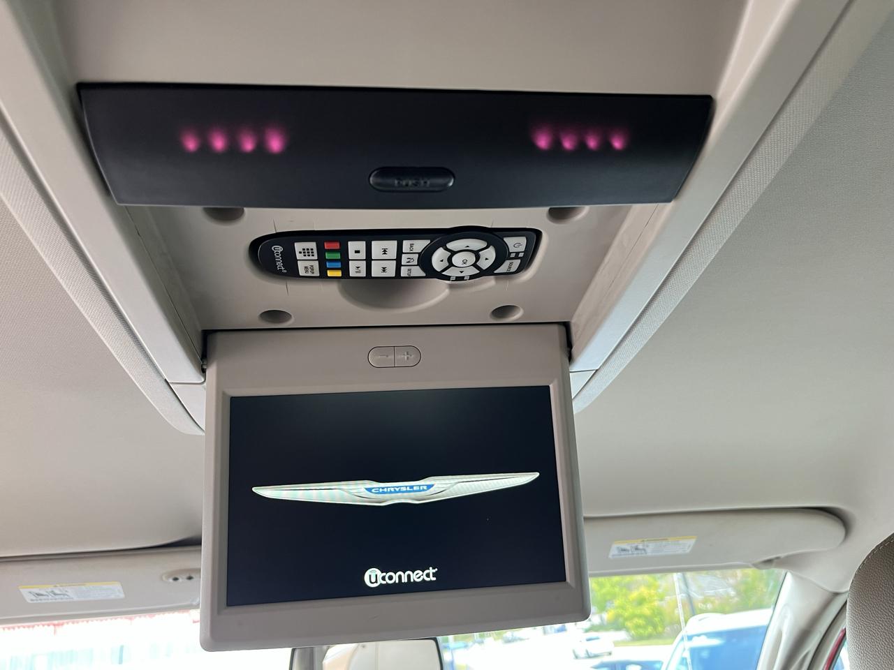 Chrysler Town & Country Touring-L 2013
