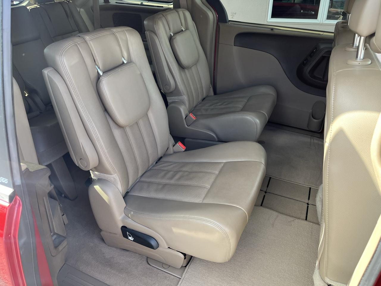 Chrysler Town & Country Touring-L 2013
