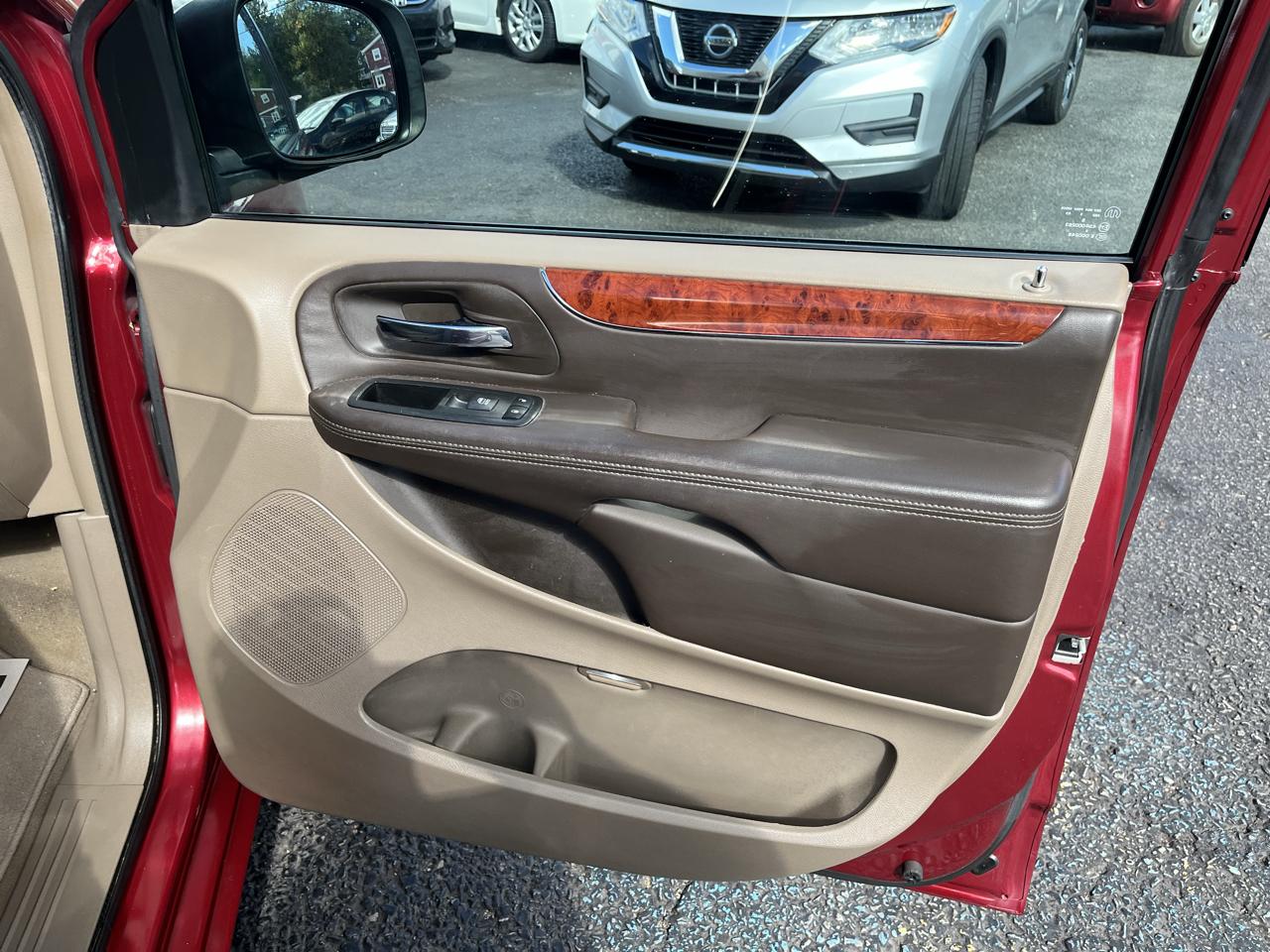 Chrysler Town & Country Touring-L 2013