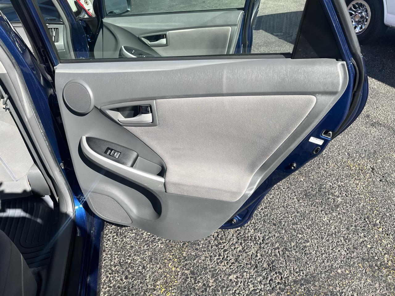 Toyota Prius Prius V 2010