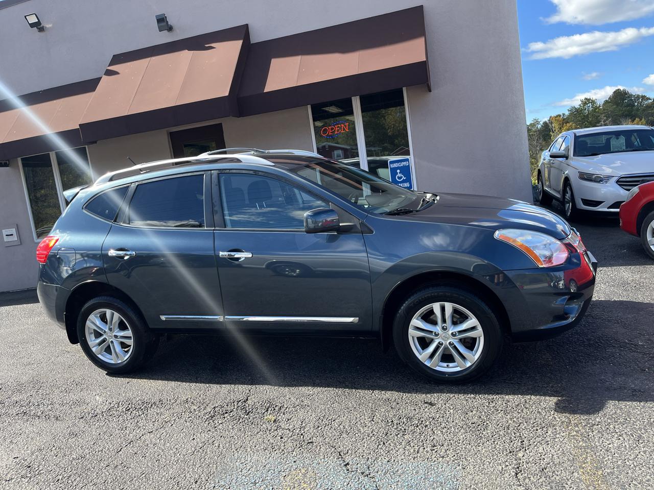 Nissan Rogue SV 4D SUV AWD 2013