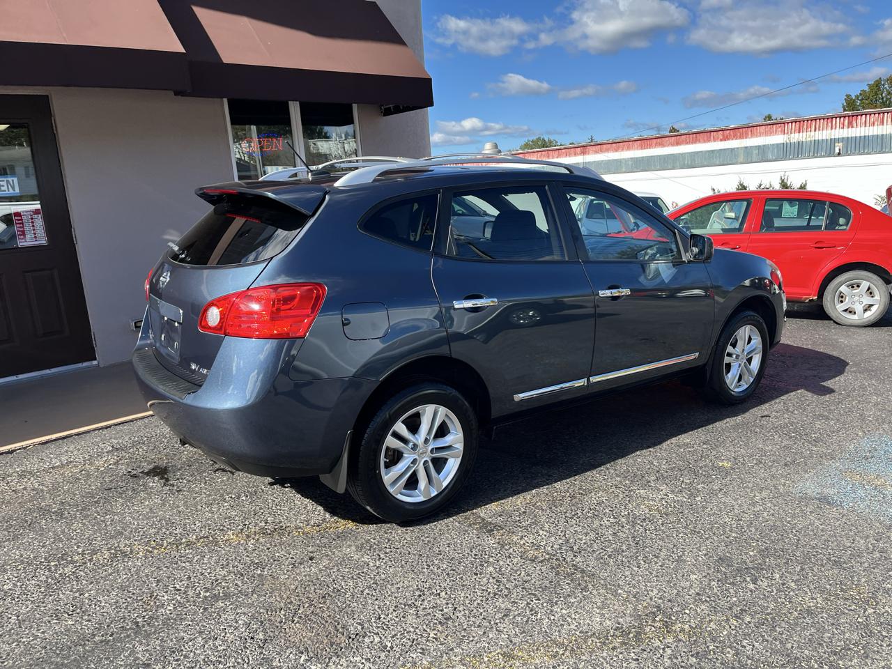 Nissan Rogue SV 4D SUV AWD 2013