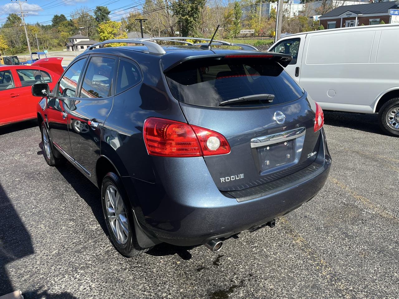 Nissan Rogue SV 4D SUV AWD 2013