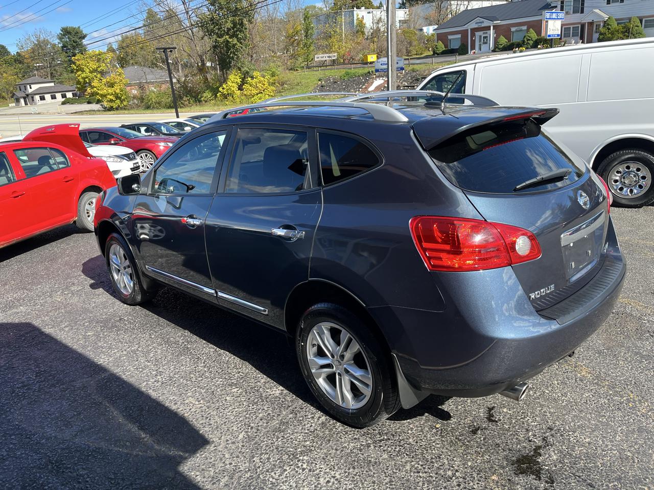 Nissan Rogue SV 4D SUV AWD 2013