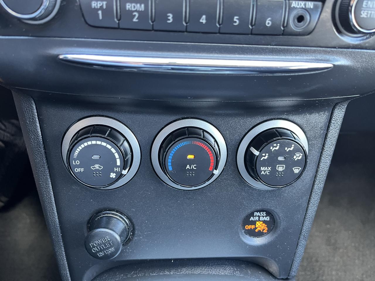 Nissan Rogue SV 4D SUV AWD 2013