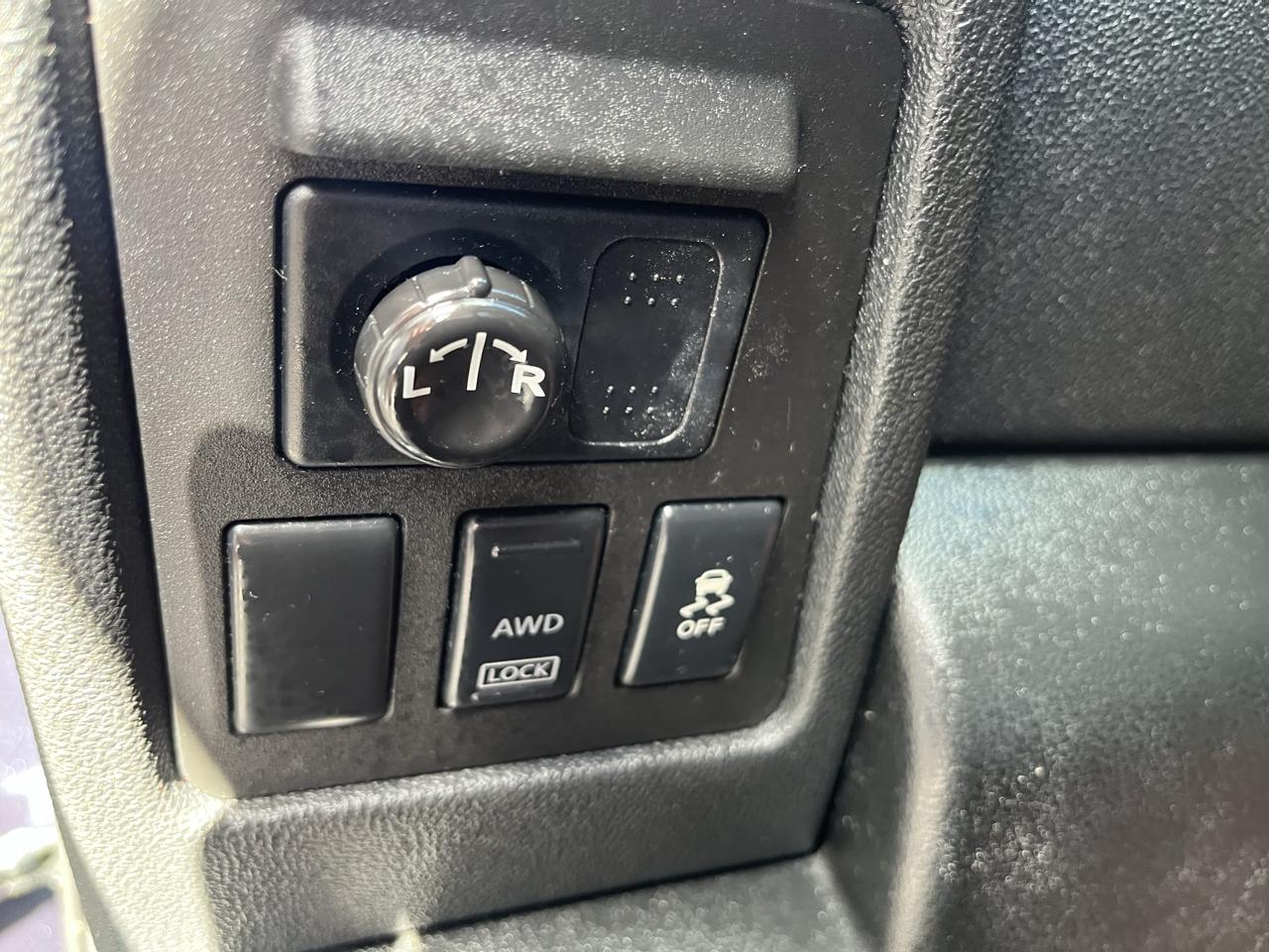 Nissan Rogue SV 4D SUV AWD 2013