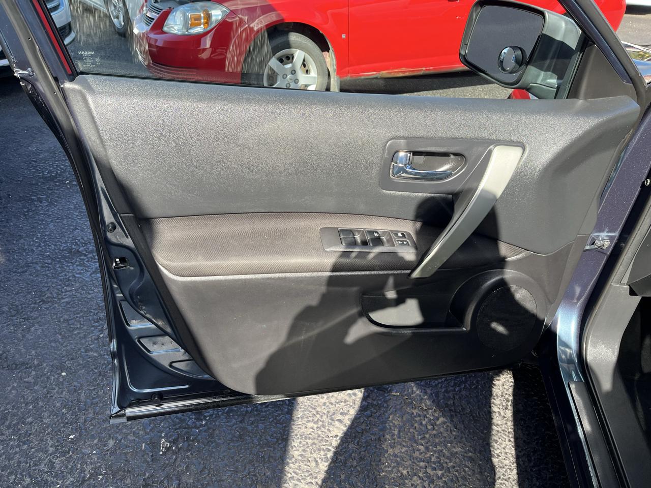 Nissan Rogue SV 4D SUV AWD 2013