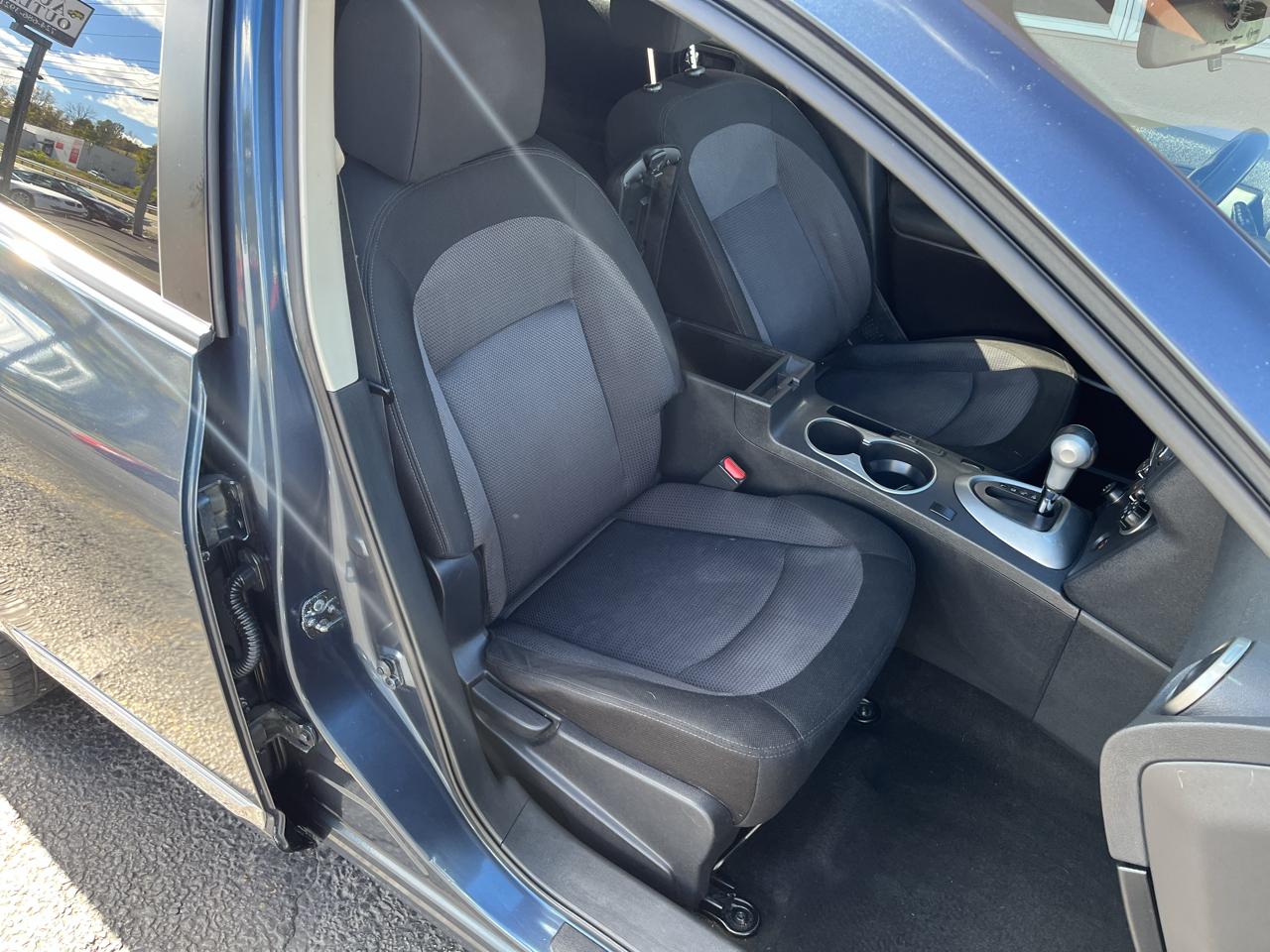Nissan Rogue SV 4D SUV AWD 2013