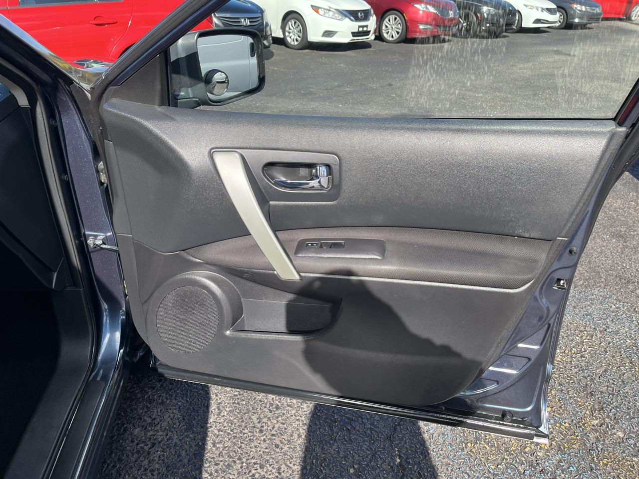 Nissan Rogue SV 4D SUV AWD 2013