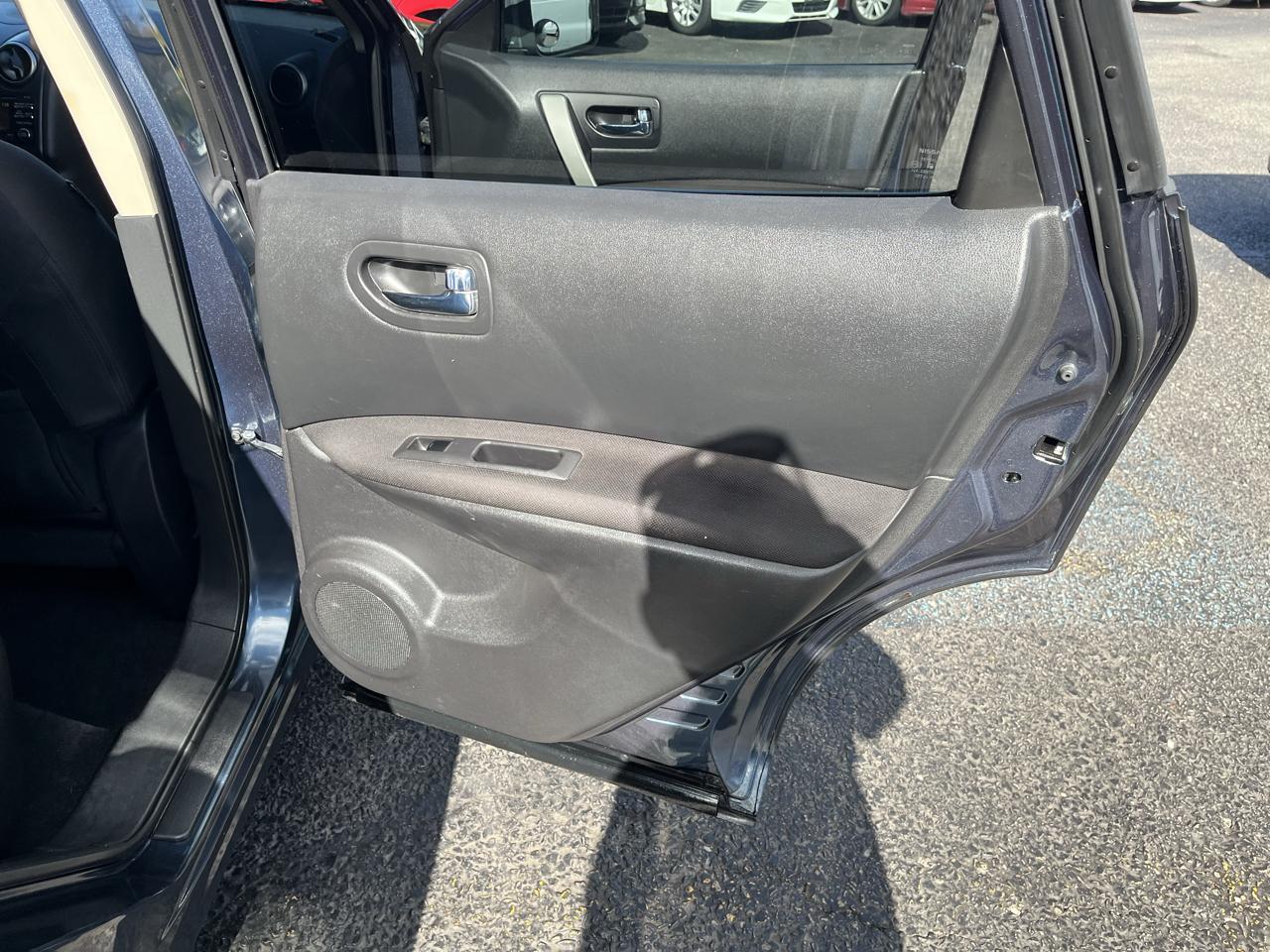 Nissan Rogue SV 4D SUV AWD 2013