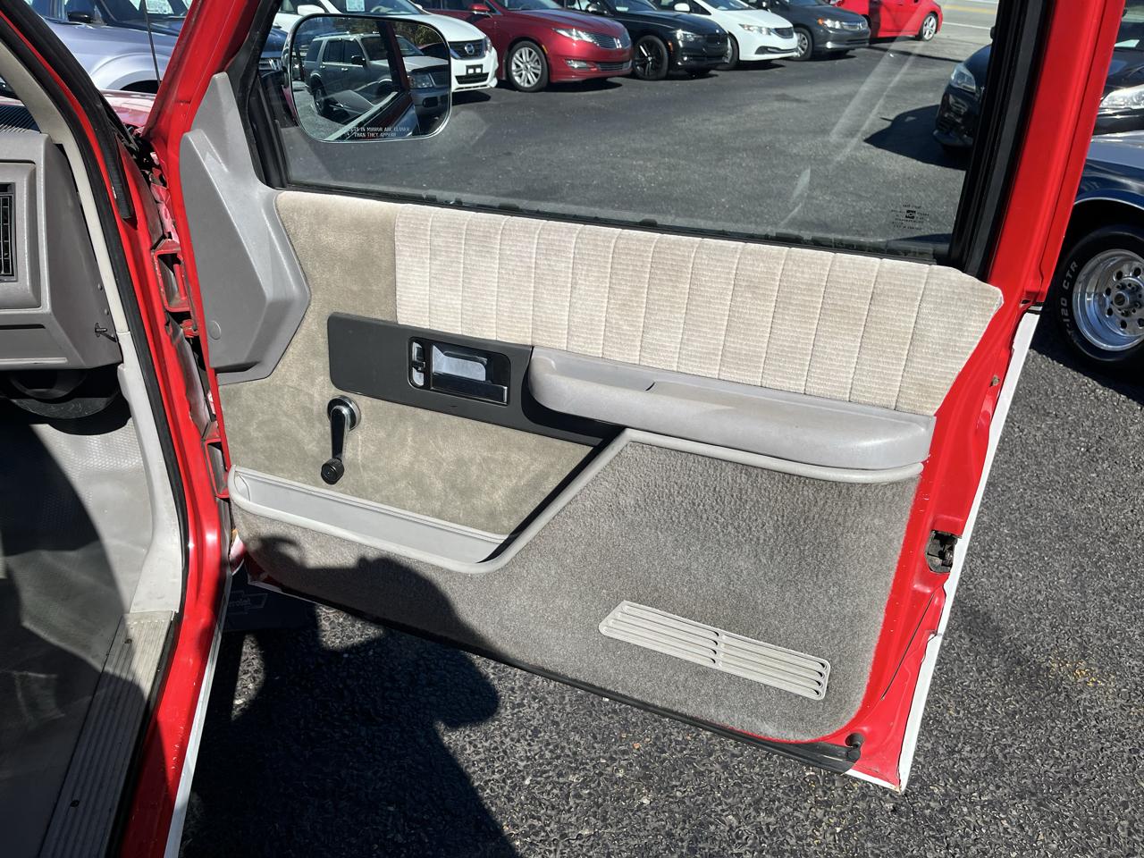 Chevrolet C/K 1500 Reg. Cab W/T 8-ft. Bed 4WD 1992