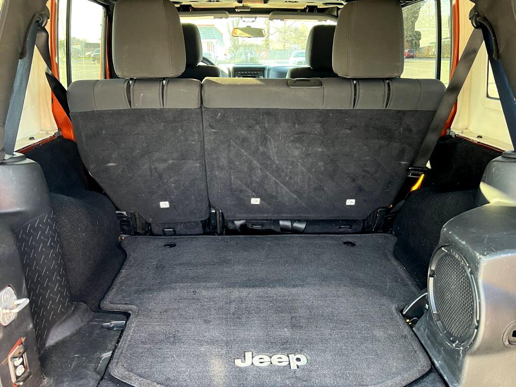 Jeep Wrangler Unlimited Sahara 4WD 2011 Jeep Wrangler Unlimited Sahara 4WD 2011