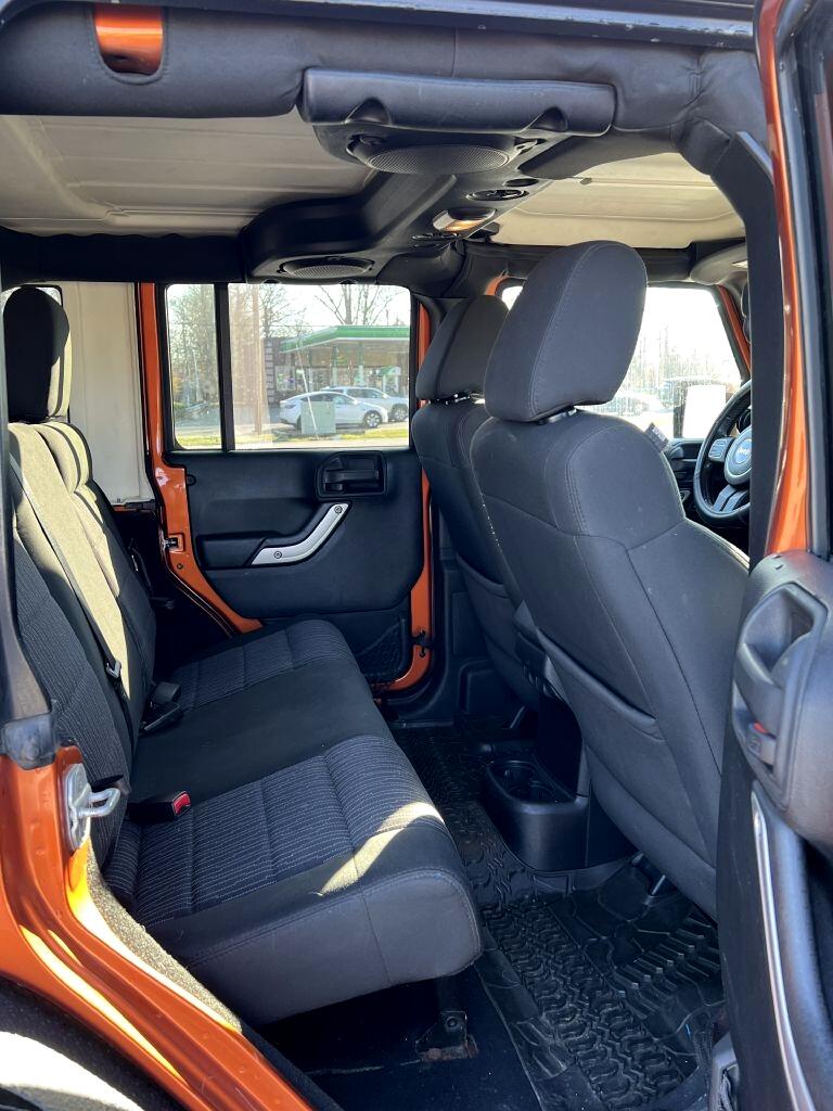 Jeep Wrangler Unlimited Sahara 4WD 2011 Jeep Wrangler Unlimited Sahara 4WD 2011