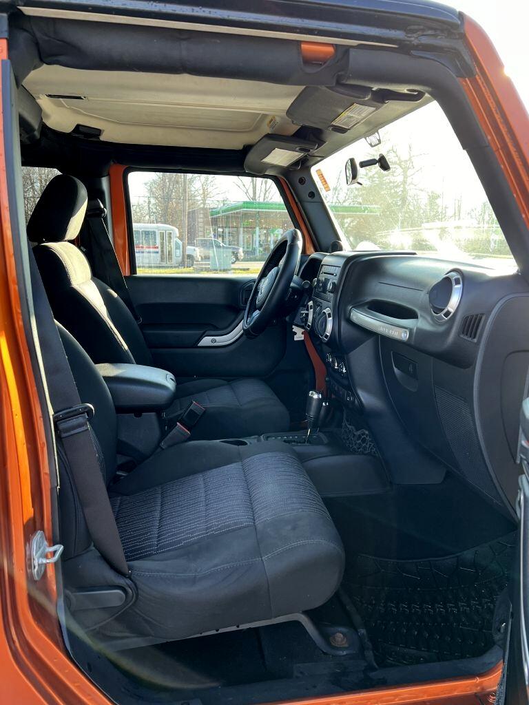 Jeep Wrangler Unlimited Sahara 4WD 2011 Jeep Wrangler Unlimited Sahara 4WD 2011