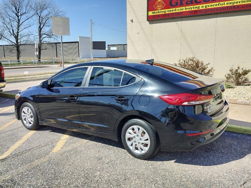 Hyundai Elantra SE 6AT 2017