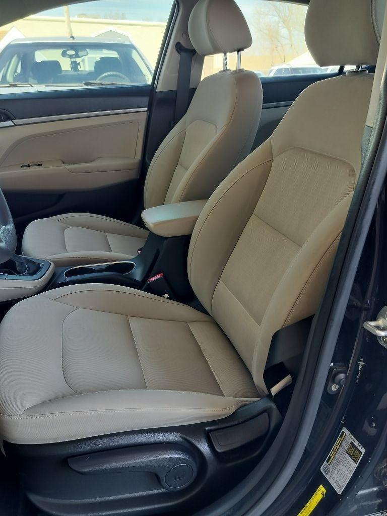 Hyundai Elantra SE 6AT 2017