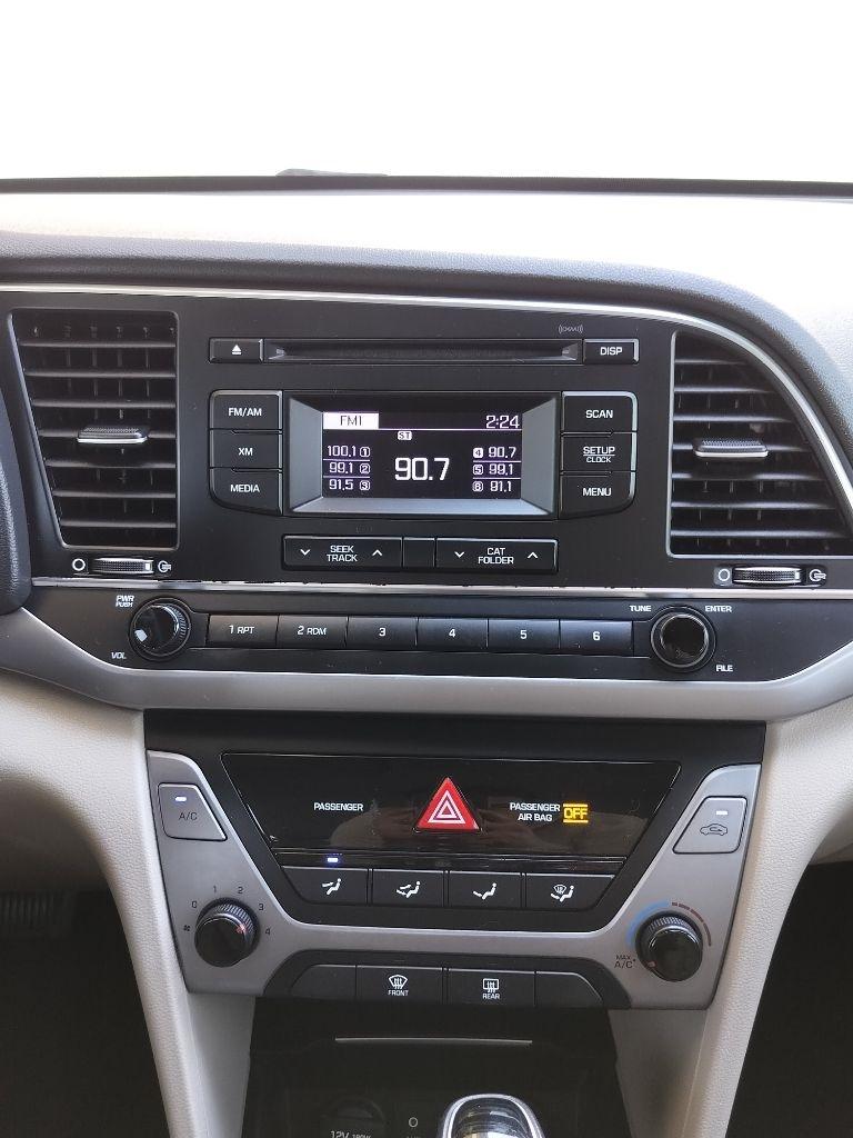 Hyundai Elantra SE 6AT 2017