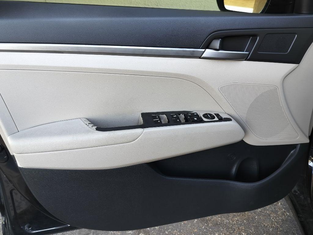 Hyundai Elantra SE 6AT 2017