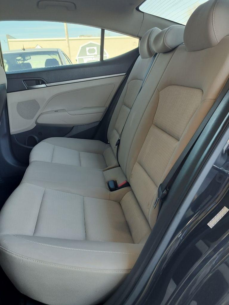 Hyundai Elantra SE 6AT 2017