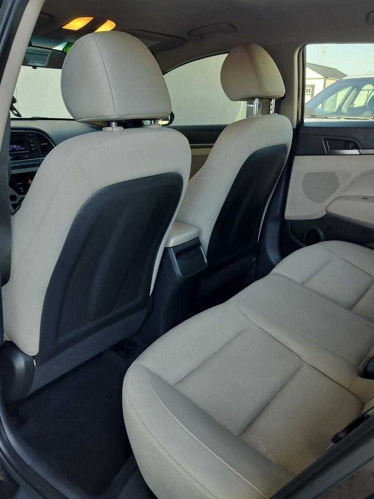 Hyundai Elantra SE 6AT 2017