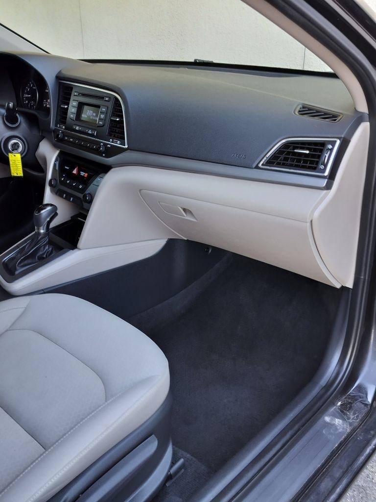 Hyundai Elantra SE 6AT 2017