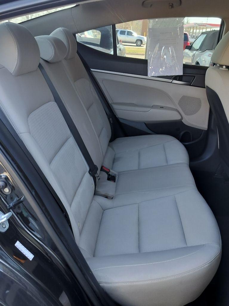 Hyundai Elantra SE 6AT 2017