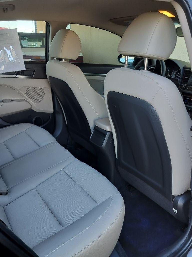 Hyundai Elantra SE 6AT 2017