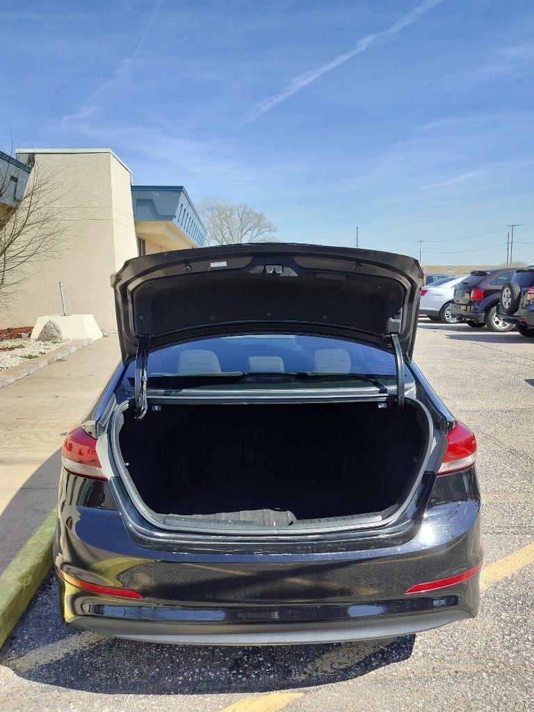 Hyundai Elantra SE 6AT 2017