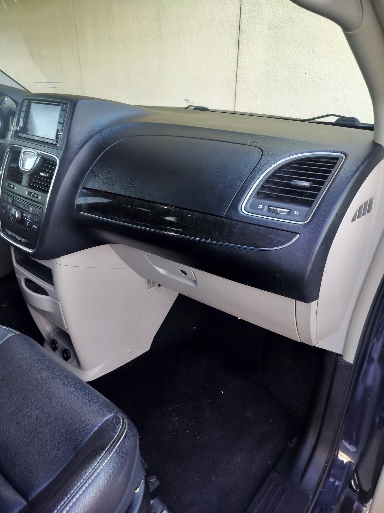 Chrysler Town & Country Touring 2014