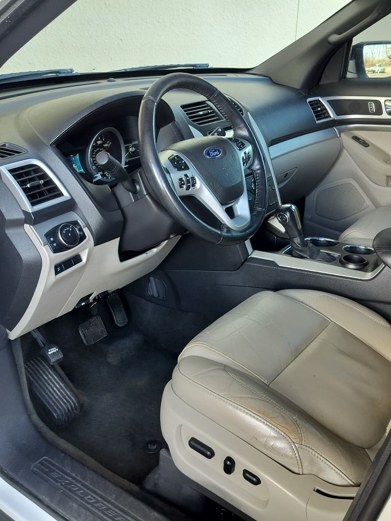 Ford Explorer XLT FWD 2011