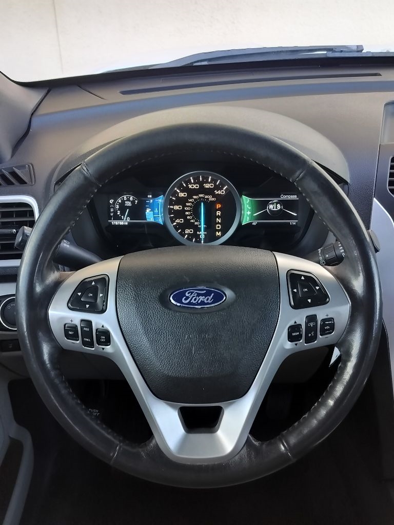 Ford Explorer XLT FWD 2011