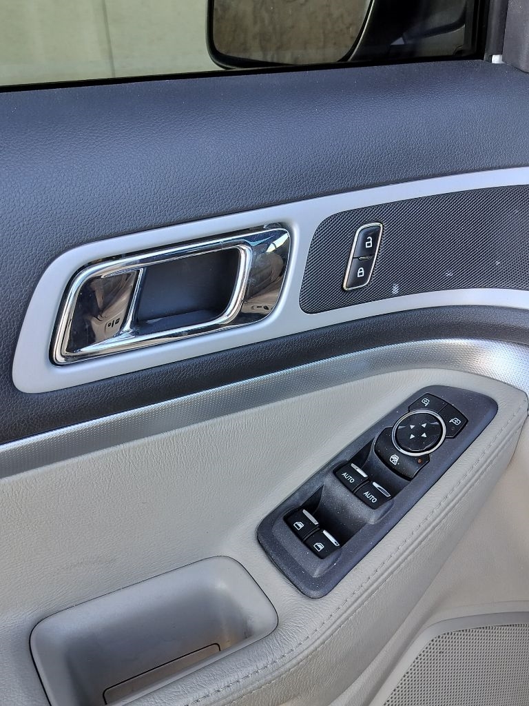 Ford Explorer XLT FWD 2011